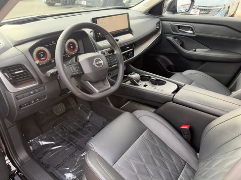 Used 2025 Nissan Rogue Platinum w/ Platinum Premium Package FWD image 7