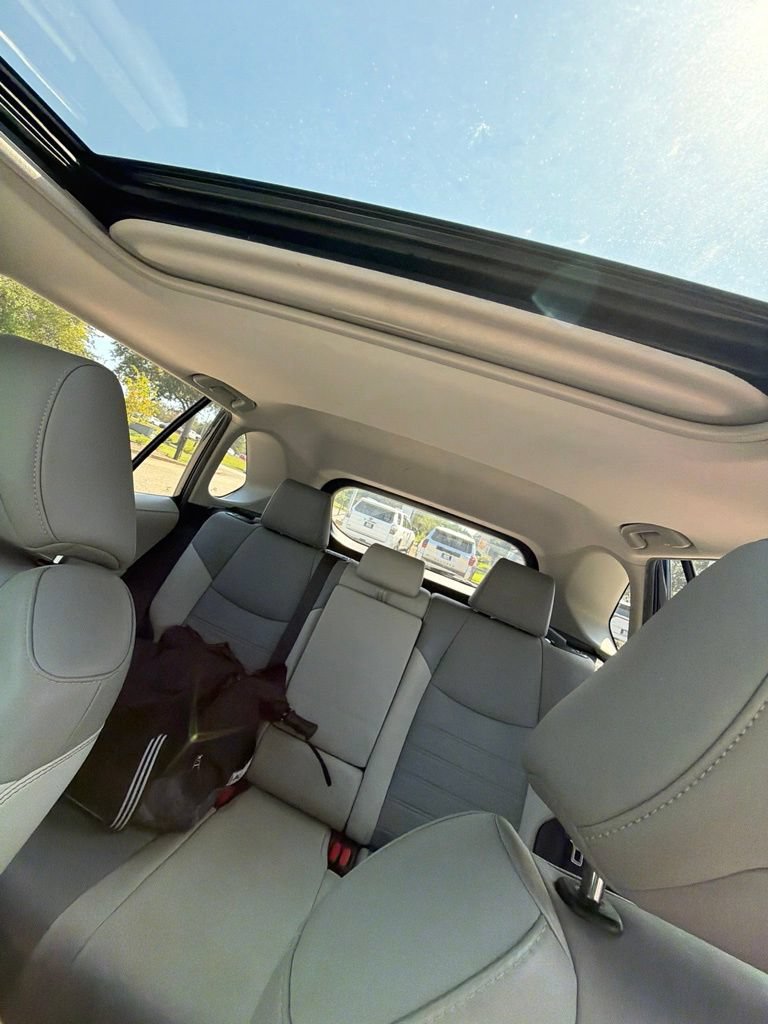 Used 2019 Toyota RAV4 XLE Premium FWD image 27