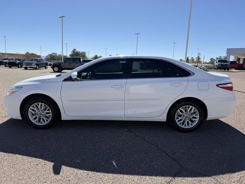 Used 2016 Toyota Camry LE image 2