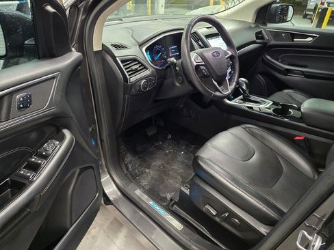 Used 2018 Ford Edge Titanium w/ Equipment Group 302A AWD/4WD image 16