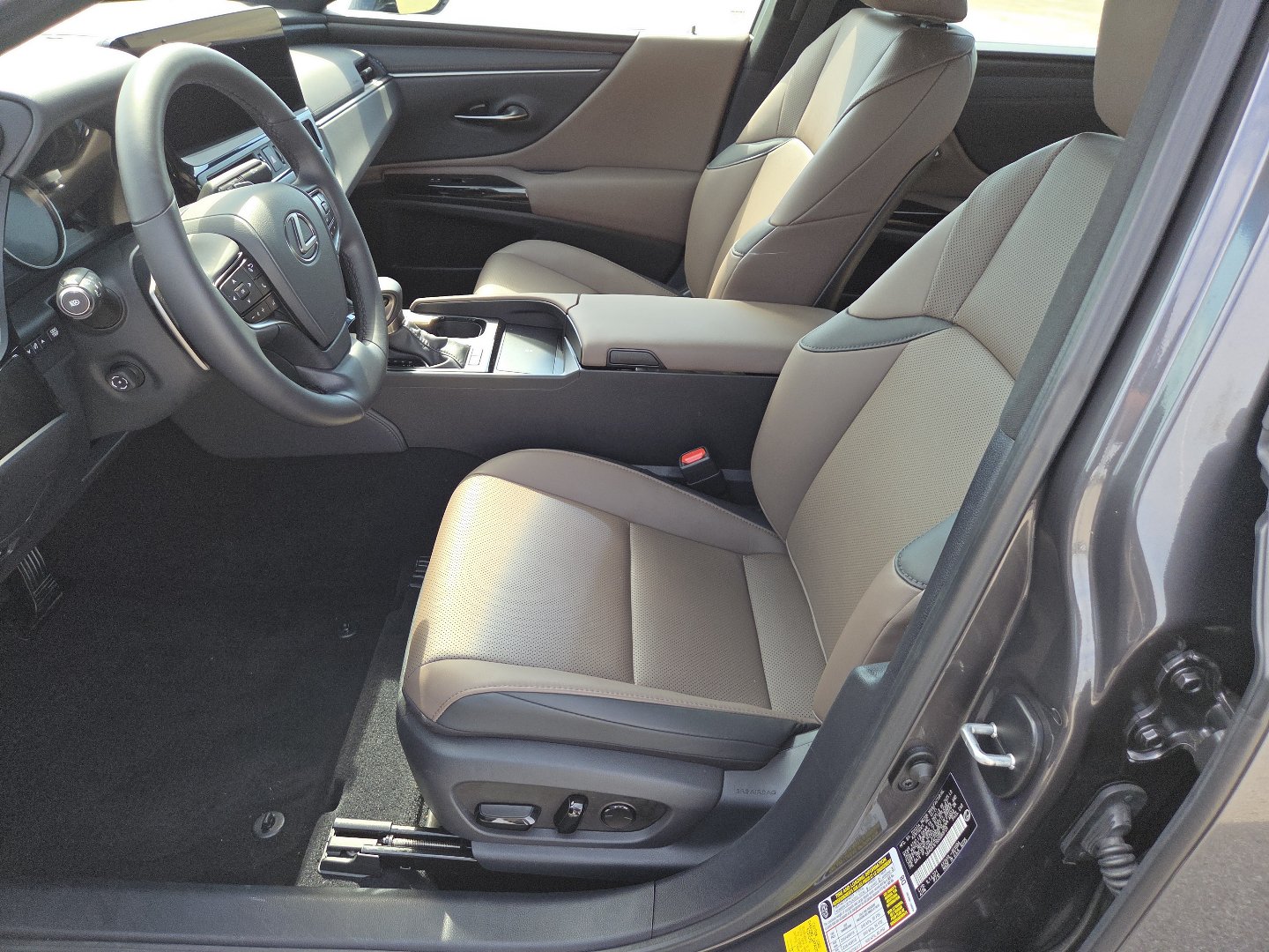 Used 2025 Lexus ES 300h w/ Premium Package FWD image 24