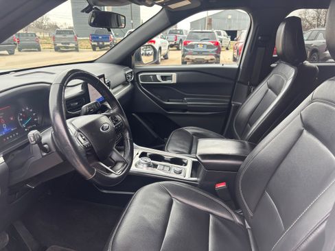 Used 2020 Ford Explorer XLT w/ Equipment Group 202A AWD/4WD image 10