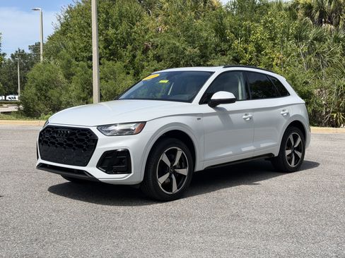 Used 2023 Audi Q5 2.0T Premium Plus w/ Premium Plus Package AWD/4WD image 2