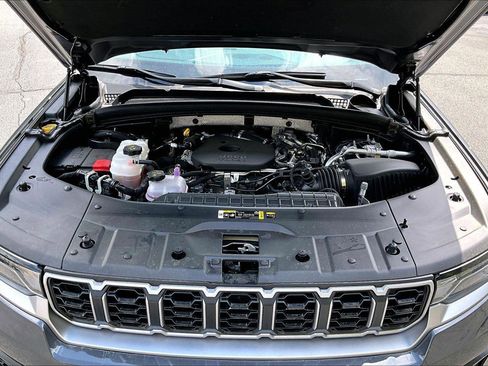 New 2026 Jeep Grand Cherokee L Limited AWD/4WD image 10