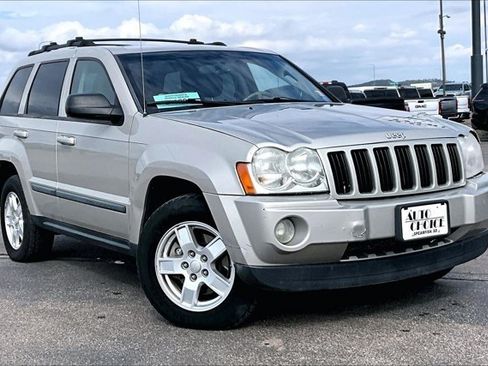 Used 2007 Jeep Grand Cherokee Laredo AWD/4WD image 2