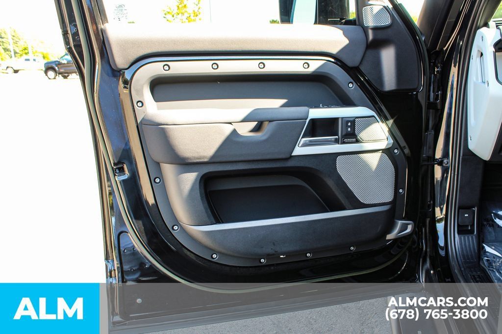 Used 2023 Land Rover Defender 130 SE AWD/4WD image 38