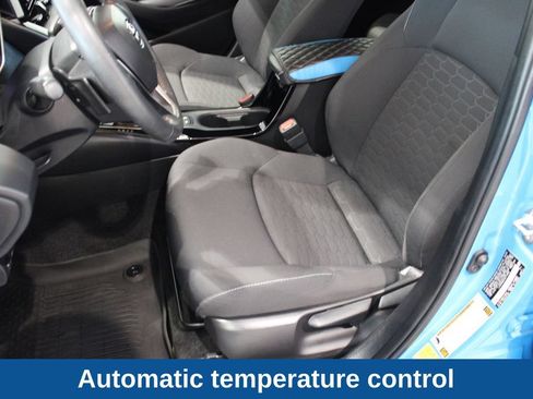 Used 2022 Toyota Corolla SE FWD image 11
