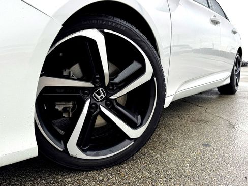 Used 2018 Honda Accord Sport image 2