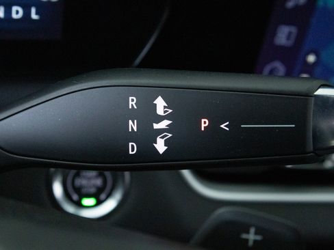 Used 2025 Chevrolet Equinox LT w/ Safety and Technology Package FWD image 13