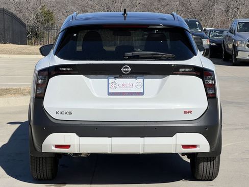 New 2026 Nissan Kicks SR w/ SR Premium Package FWD image 5