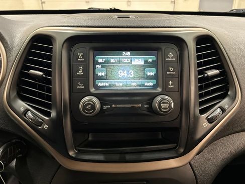 Used 2016 Jeep Cherokee Sport FWD image 24
