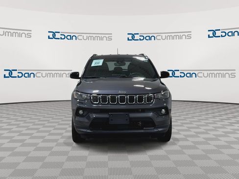 Used 2024 Jeep Compass Latitude AWD/4WD image 4