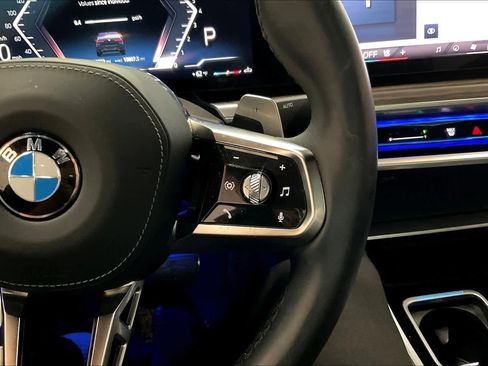 Used 2025 BMW 740i w/ Premium Package image 22