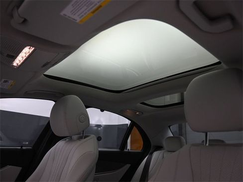 Used 2022 Mercedes-Benz E 350 Sedan image 12