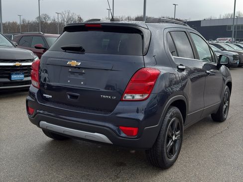 Used 2019 Chevrolet Trax LT w/ Sun & Sound Package image 5