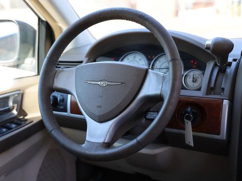 Used 2008 Chrysler Town & Country Touring image 24