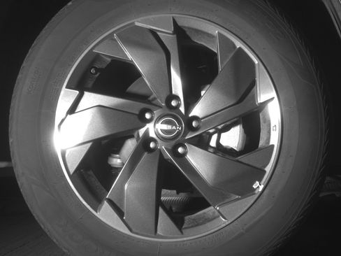 Used 2025 Nissan Rogue SV image 13