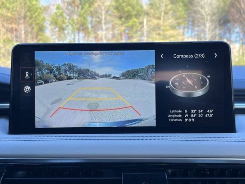 Used 2025 Genesis G70 2.5T image 3