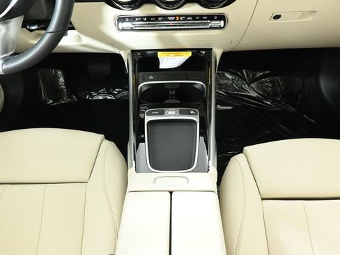 Certified 2025 Mercedes-Benz GLB 250 4MATIC image 24