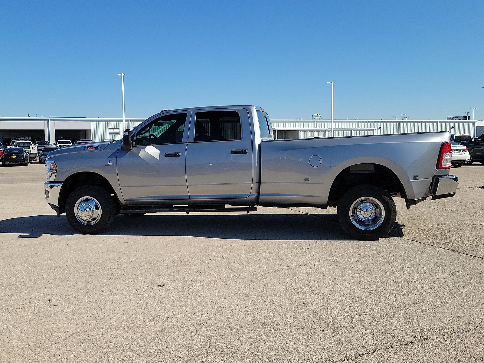 Used 2024 RAM 3500 Tradesman w/ Chrome Appearance Group AWD/4WD image 2