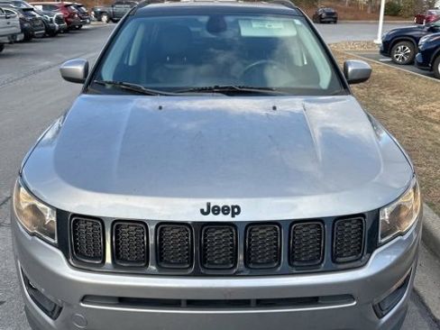 Used 2018 Jeep Compass Latitude image 2