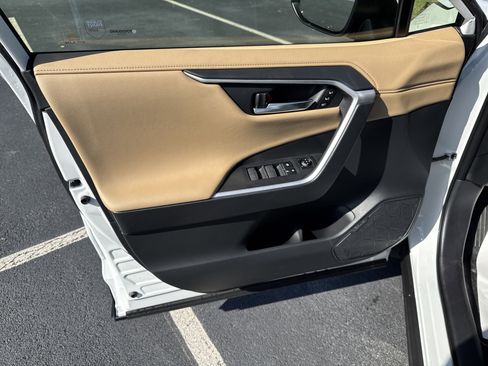 New 2025 Toyota RAV4 Limited w/ Advanced Technology Package AWD/4WD image 23