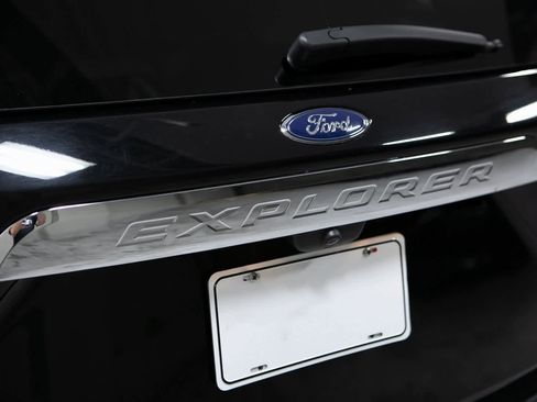Used 2023 Ford Explorer XLT image 35