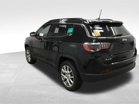 Used 2022 Jeep Compass Latitude w/ Sun and Sound Group AWD/4WD image 31
