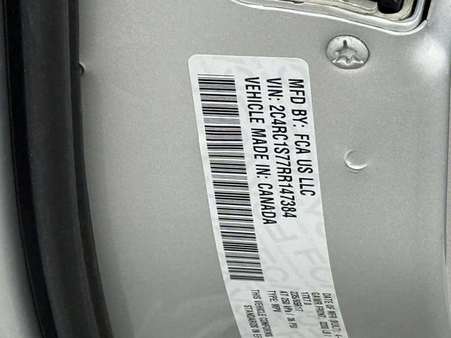 Used 2024 Chrysler Pacifica Limited FWD image 26