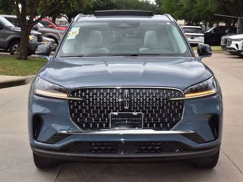 New 2026 Lincoln Aviator 2WD image 2