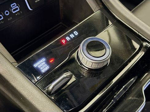 Used 2023 Jeep Grand Cherokee Limited image 25