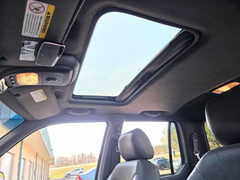 Used 2002 Ford Explorer Sport Trac 2WD image 24