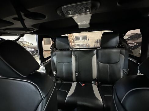 Used 2014 Jeep Wrangler Unlimited Rubicon w/ Max Tow Package AWD/4WD image 40