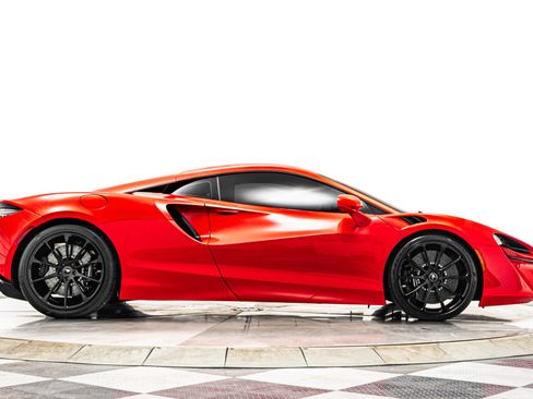 Used 2023 McLaren Artura RWD image 38
