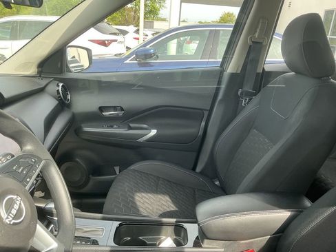 Used 2022 Nissan Kicks SV image 8