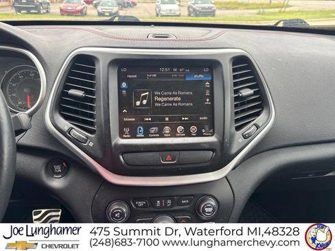 Used 2016 Jeep Cherokee Trailhawk w/ Comfort/Convenience Group AWD/4WD image 15