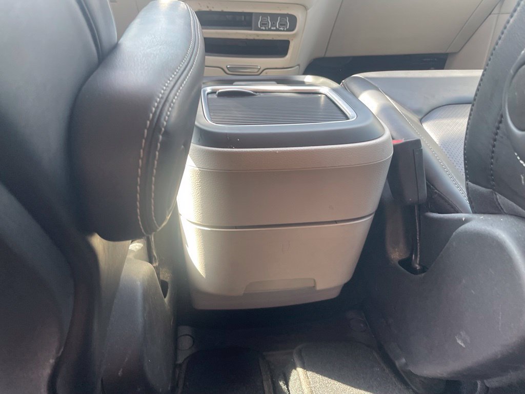 Used 2024 Chrysler Pacifica Touring-L FWD image 27