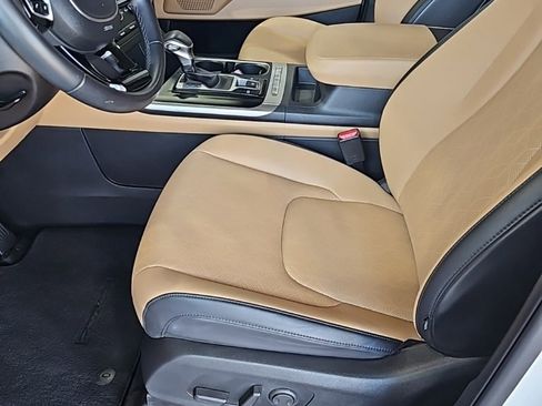 Used 2024 Kia Carnival LX image 27