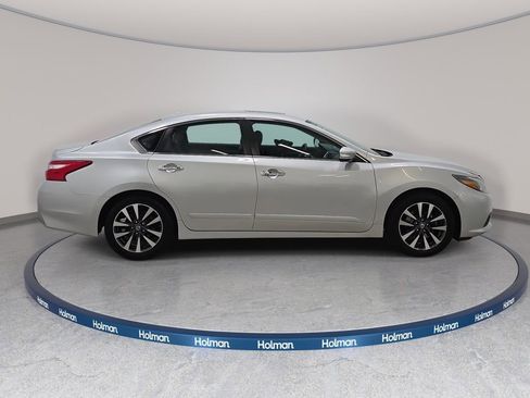 Used 2016 Nissan Altima 2.5 SL w/ 2.5 Technology w/LED Package FWD image 5