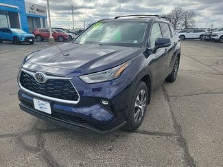 Used 2022 Toyota Highlander XLE video 1