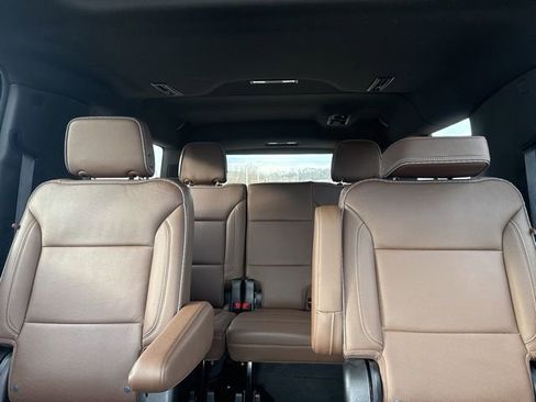 Used 2024 Chevrolet Suburban High Country w/ Advanced Technology Package image 35