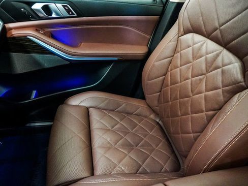 Used 2024 BMW X7 xDrive40i image 32