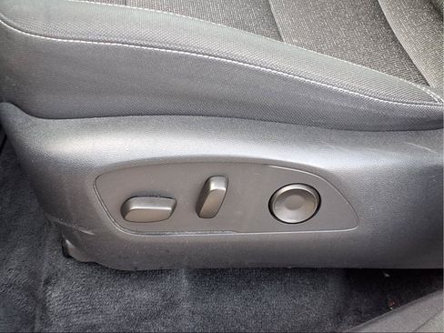 Used 2024 Chevrolet Traverse LT FWD image 16