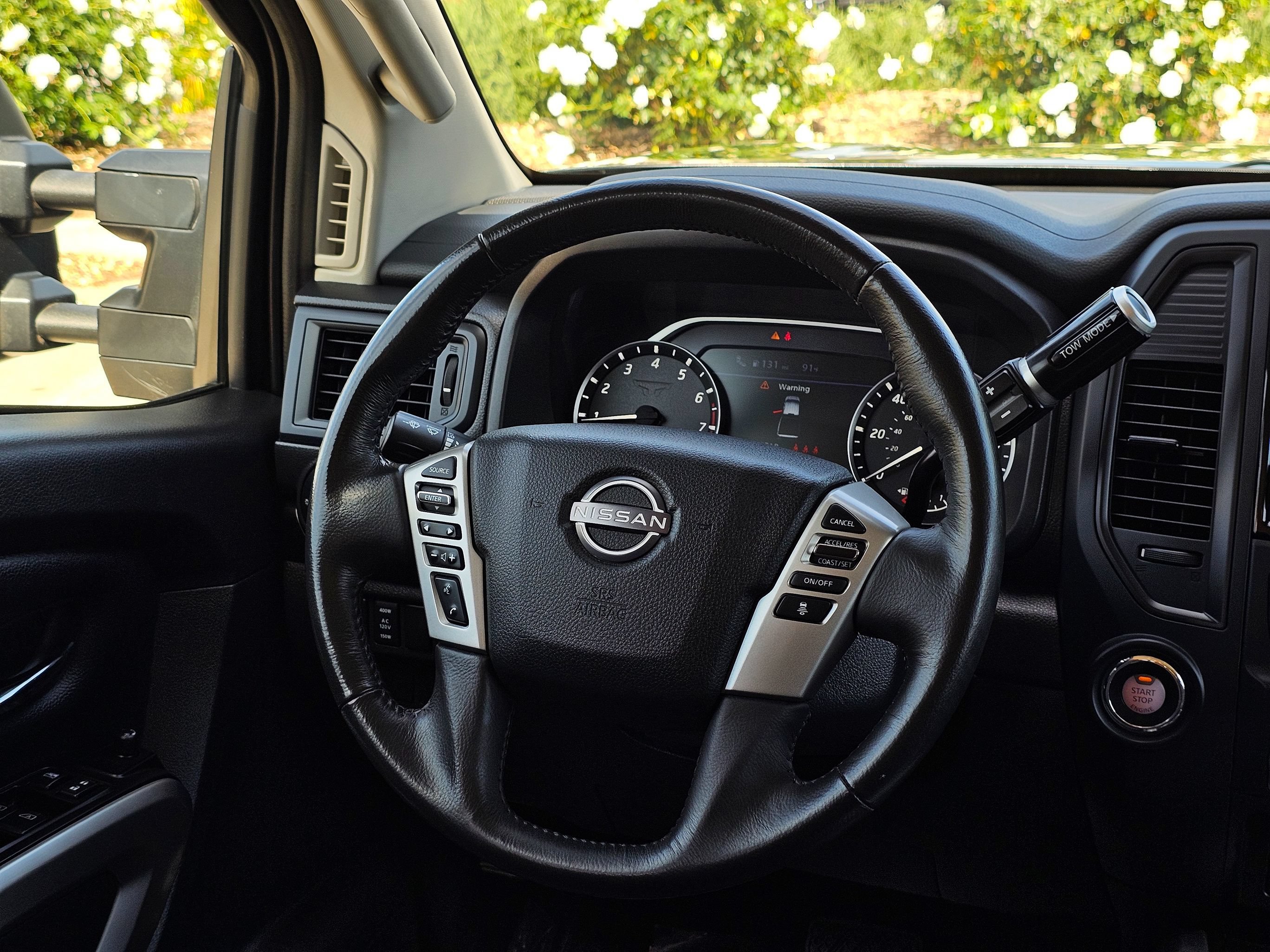 Used 2024 Nissan Titan SV w/ SV Convenience Package RWD image 22