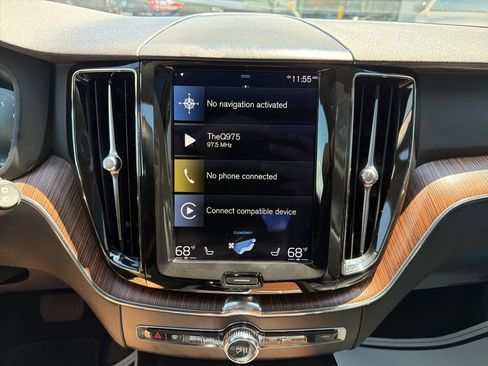 Used 2021 Volvo XC60 T5 Momentum AWD/4WD image 30