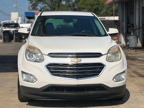 Used 2017 Chevrolet Equinox LT w/ Convenience Package FWD image 2