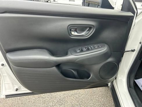 Used 2023 Honda HR-V LX image 11