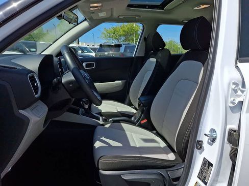 Used 2025 Hyundai Venue SEL image 12