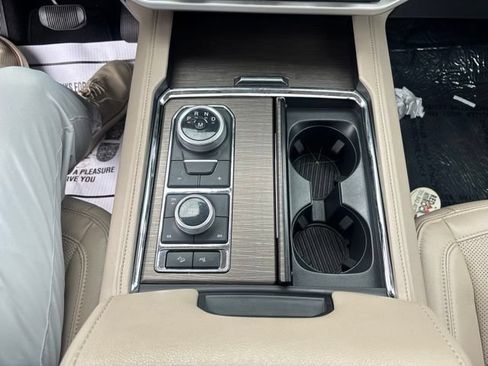 Used 2024 Ford Expedition Limited AWD/4WD image 13