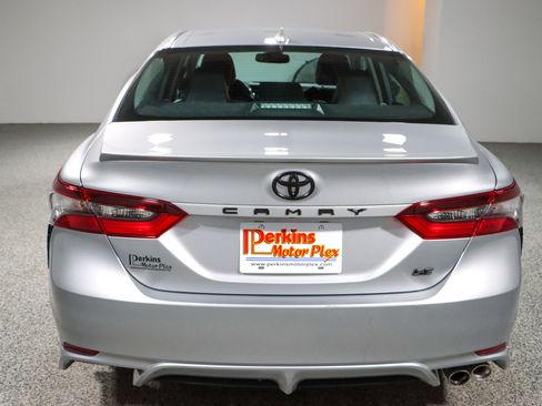 Used 2024 Toyota Camry SE w/ Cold Weather Package FWD image 8